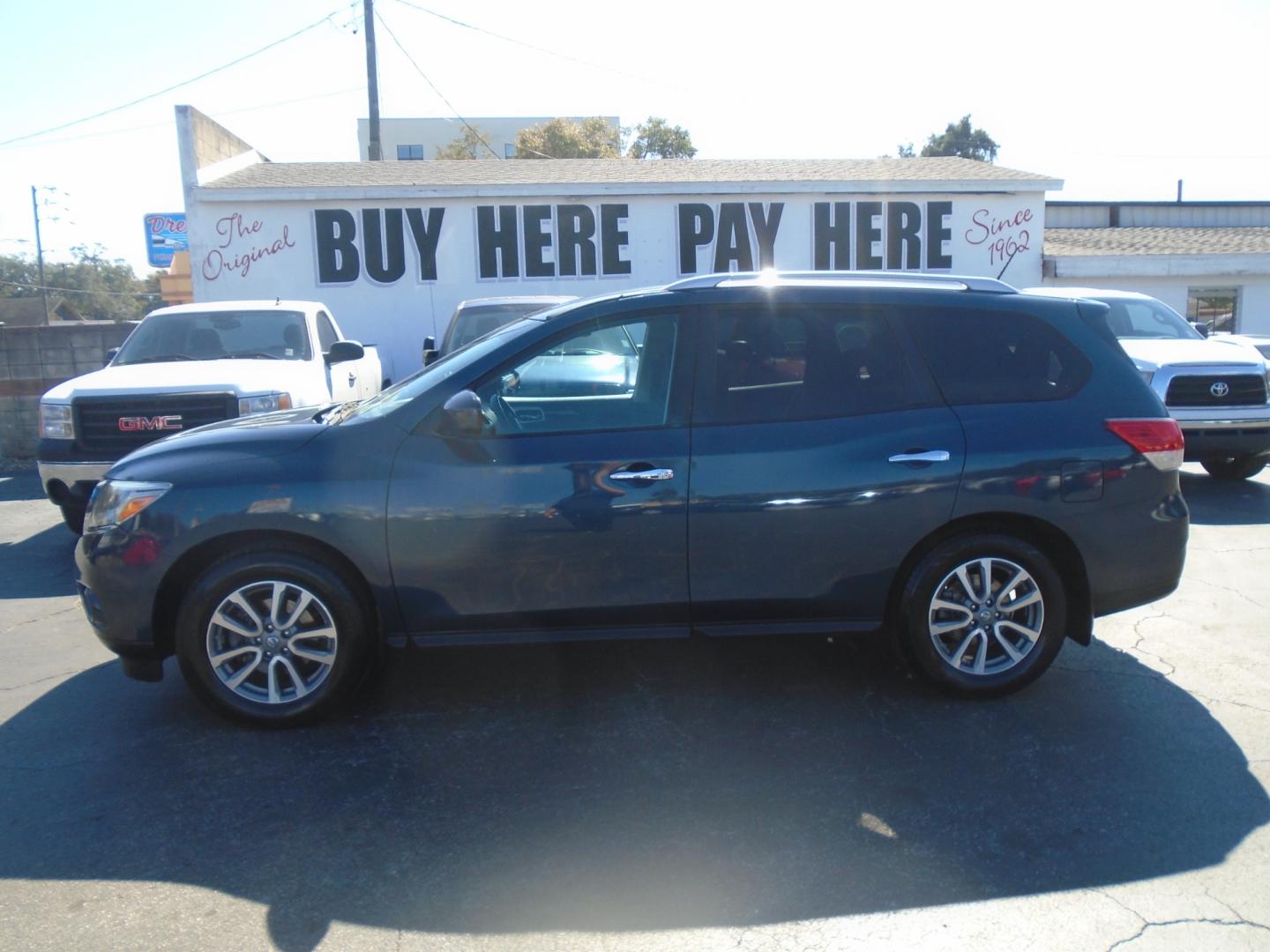 2014 BLUE /Grey Nissan Pathfinder S 2WD (5N1AR2MN8EC) with an 3.5L V6 DOHC 24V engine, Continuously Variable Transmission transmission, located at 6112 N Florida Avenue, Tampa, FL, 33604, (888) 521-5131, 27.954929, -82.459534 - Photo#0